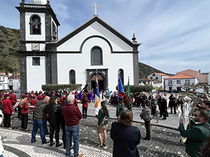 Photo from Portuguese Language Immersion Tour - People gathered for a procession